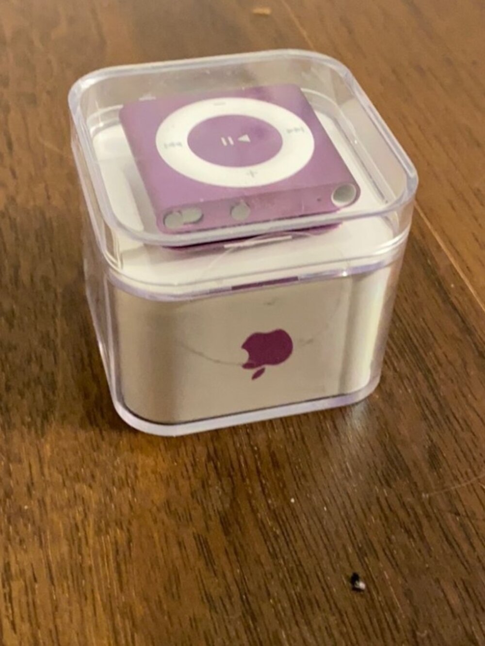 Apple Ipod Shuffle Purple 2GB Model A1373 4th Gen MP3 Player & Charger